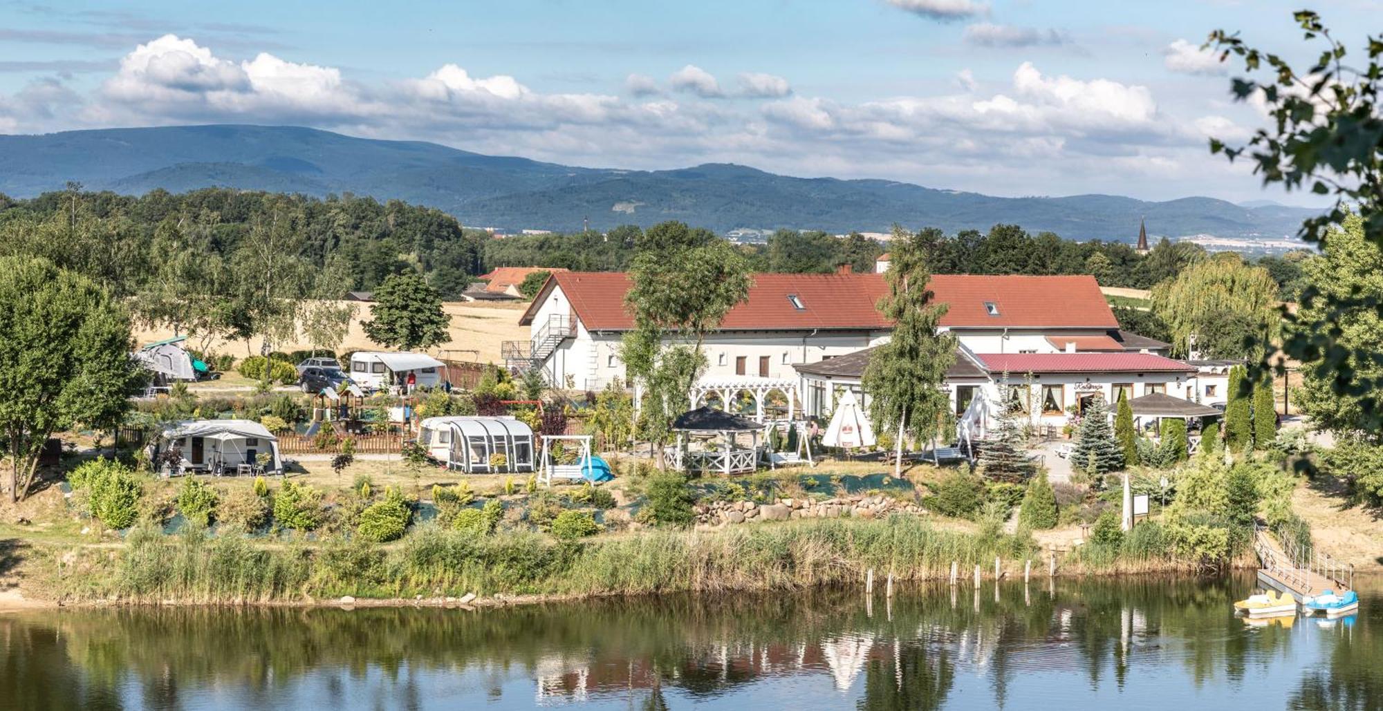 Forteca, Pokoje Goscinne Nad Stawem Dzierżoniów Exteriör bild